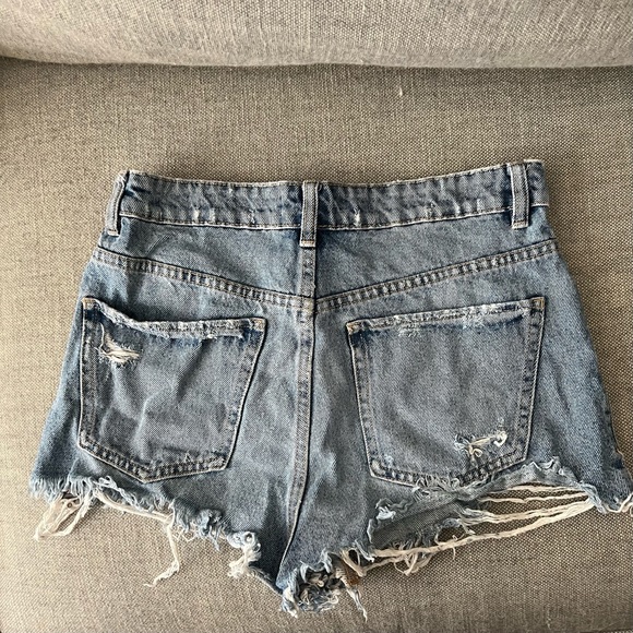 Zara Distressed High Rise Denim Cutoff Shorts - Picture 3 of 4